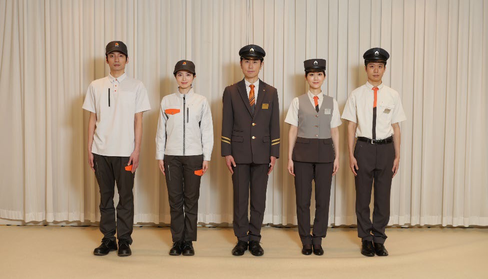 南海電鉄の新制服ラインアップ